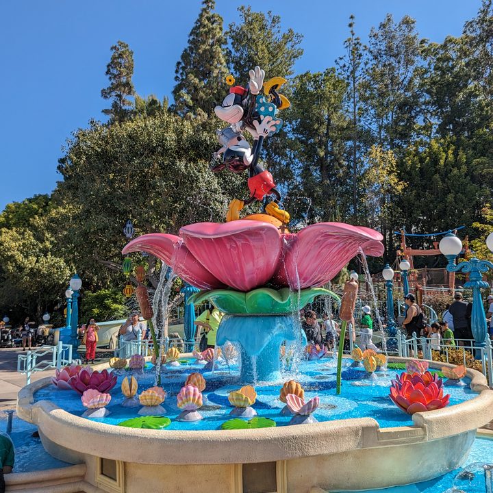 Mickey and Minnie fountain at ToonTown at Disneyland taken with Google Pixel Fold main camera.