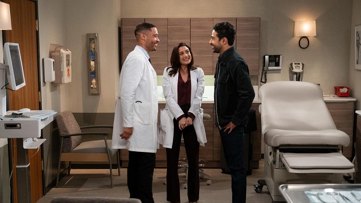 Hannah and Sid talking with Eli in California in a scene from How I Met Your Father.