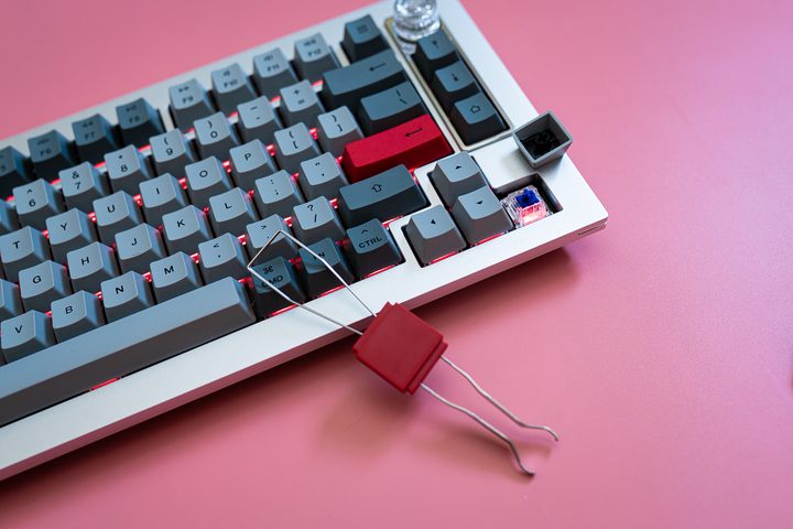 Key caps and switches on the OnePlus Keyboard 81 Pro.