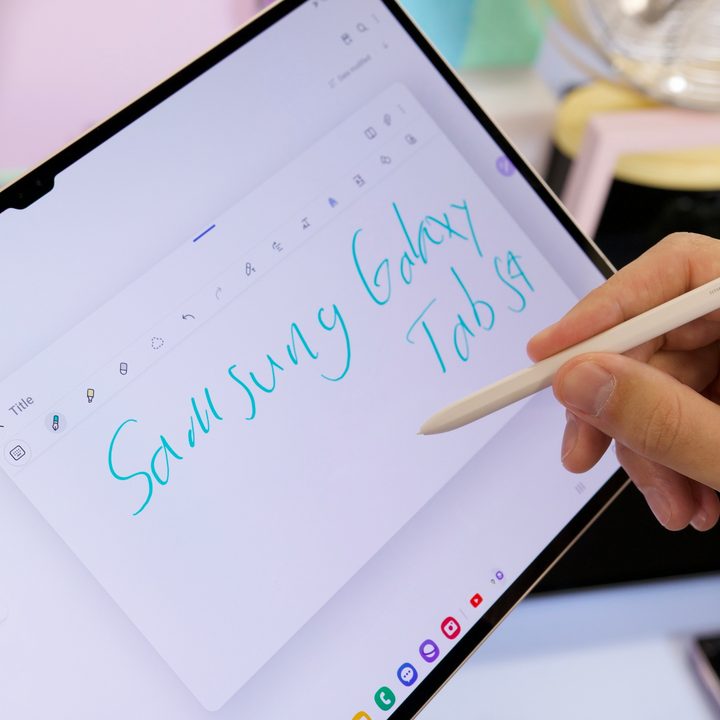 Using the S Pen on the Samsung Galaxy Tab S9 Ultra.