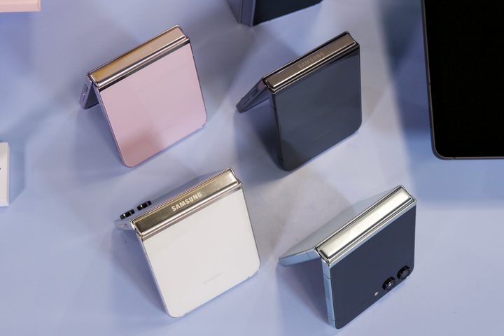 The Samsung Galaxy Z Flip 5 in mint, cream, pink, and black colors.