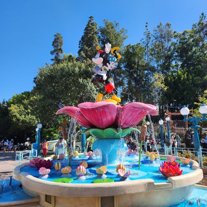 Mickey and Minnie ToonTown fountain at Disneyland taken with Samsung Galaxy Z Fold 4 main camera.