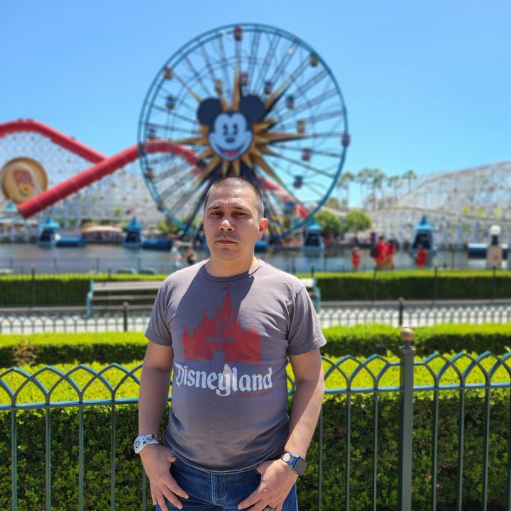 Portrait of Robert at Disney California Adventure taken with Samsung Galaxy Z Fold 4.