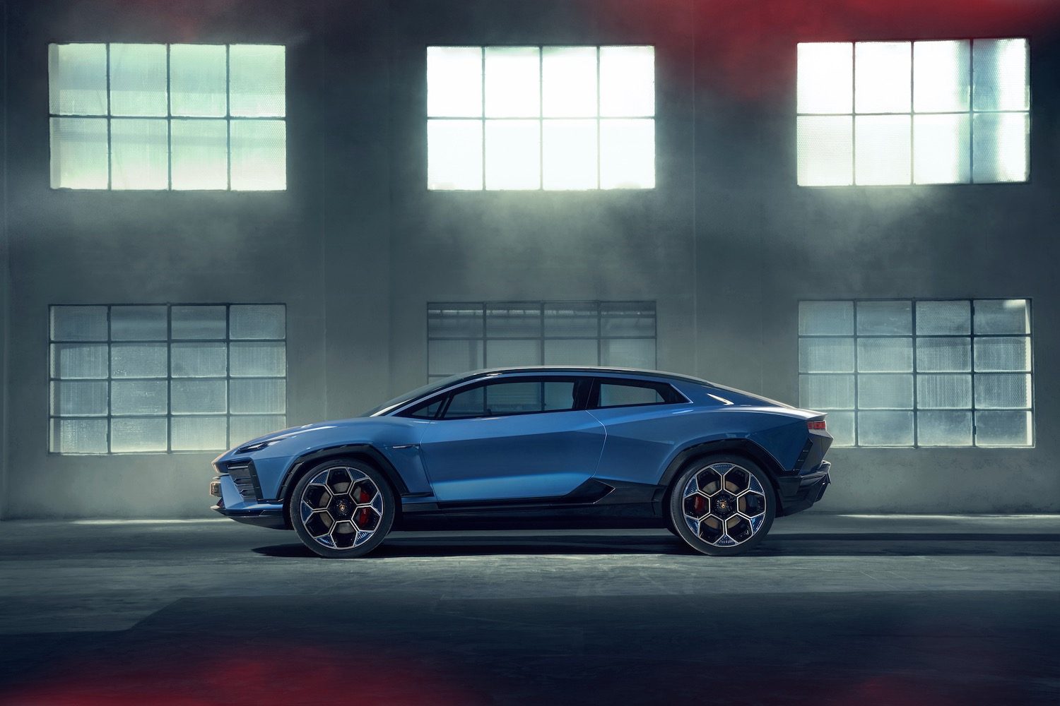 Profile view of the Lamborghini Lanzador concept.