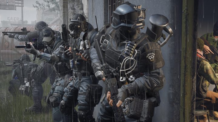 A group of players walk up in Crossfire Sierra Squad.