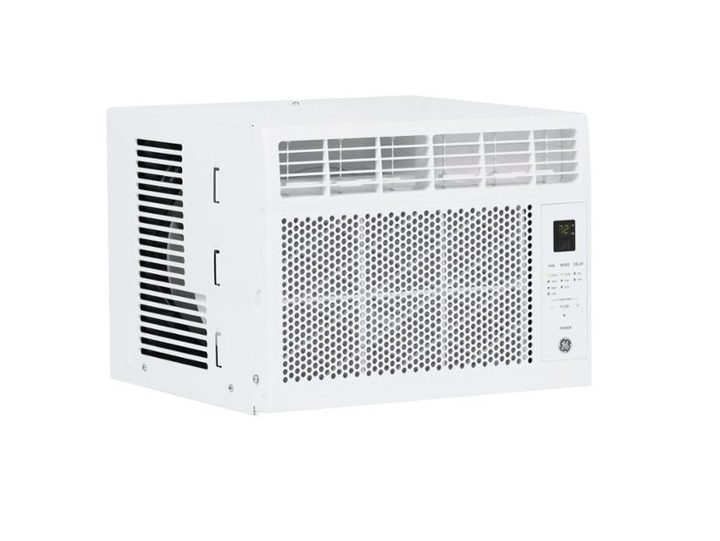 The GE 250 sq. ft. 6,000 BTU air conditioner on display.