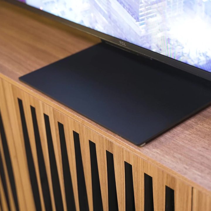 The pedestal stand of a TCL QM8.