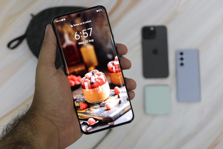 Honor 90 display with iPhone 14 Pro Max and Galaxy Z Fold 5 in the background.