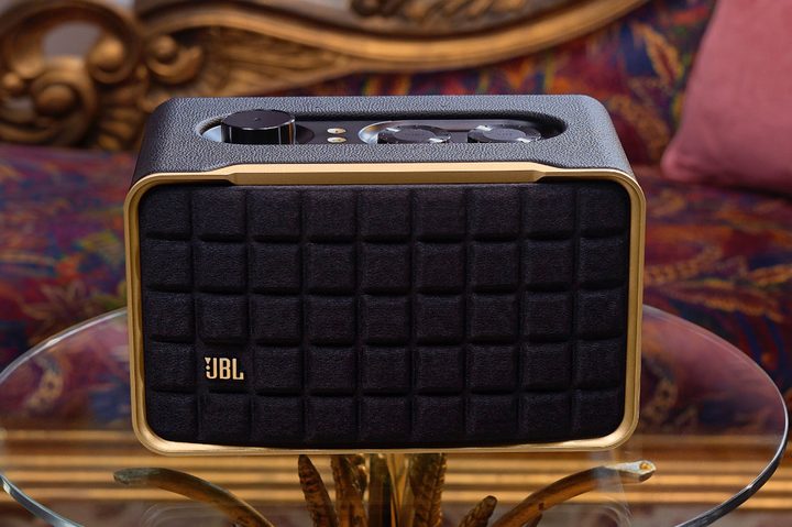 JBL Authentics 200.
