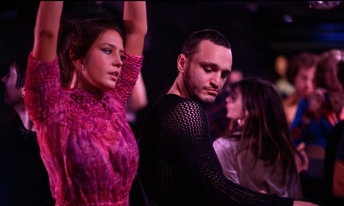 Adèle Exarchopoulos and Franz Rogowski sensually dance.