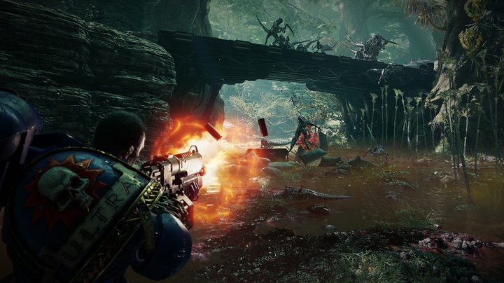 Titus fights enemies in the jungle in Warhammer 40,000: Space Marine 2.