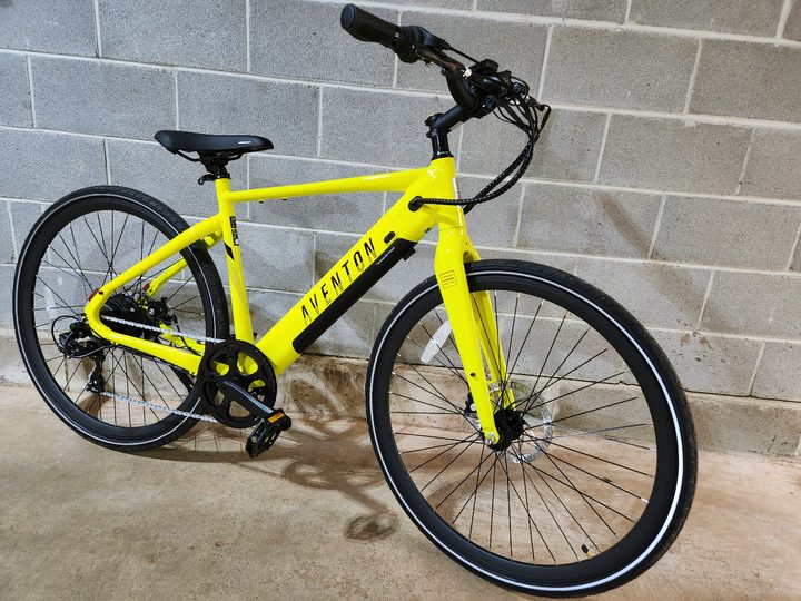 The Aventon Soltera.2 battery is neatly concealed in the frame.
