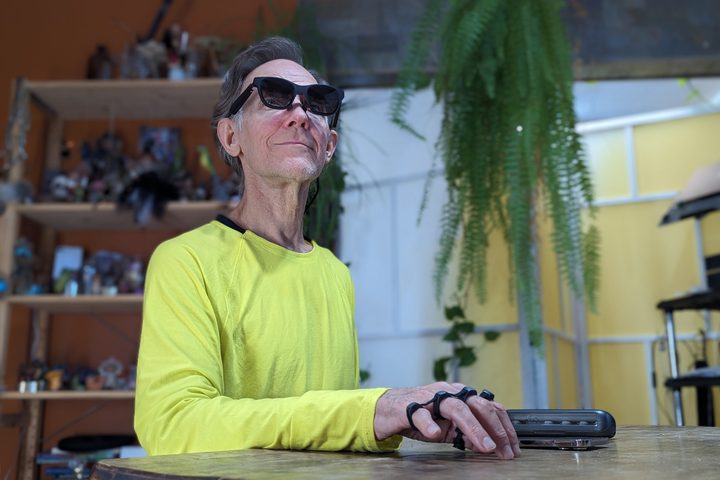 The TapStrap 2 is compatible with my iPhone, which combines well with Xreal Air smart glasses.