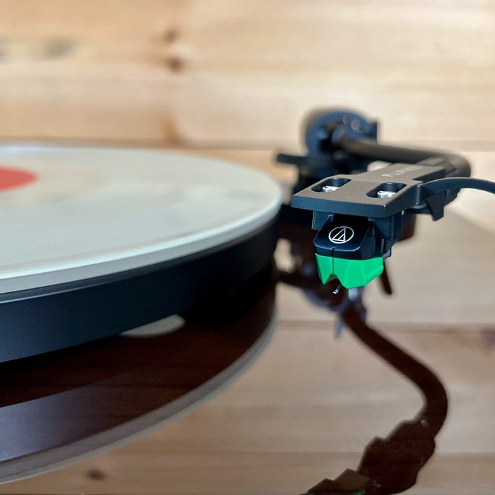 The Audio-Technica VM95E cartridge mounted on the Fluance RT81+ turntable