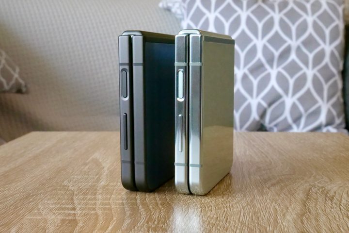 The polished and matte chassis of the Galaxy Z Flip 5 in blue and Mint.