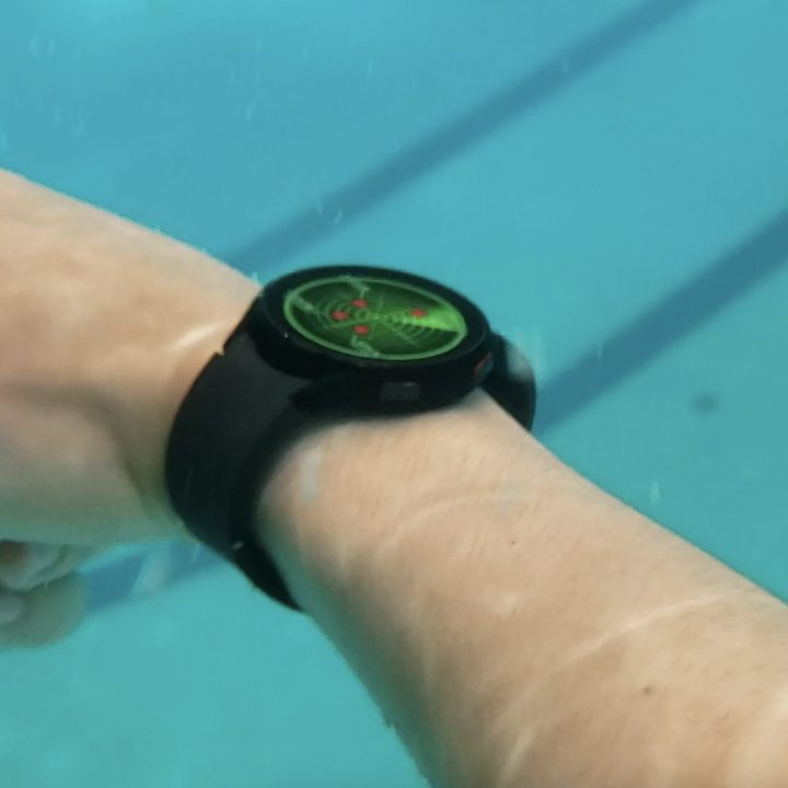 Locating underwater position of divers using a smartwatch app.