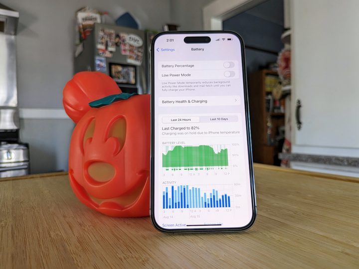 iPhone 14 Pro showing battery charge levels.