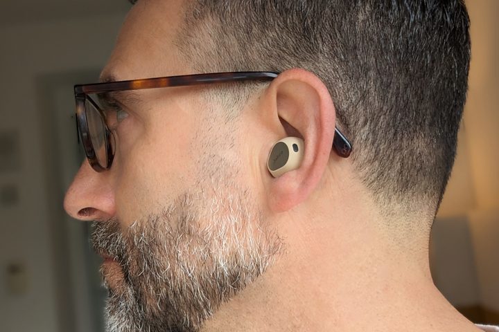 Rear angled shot of Simon Cohen wearing Jabra Elite 10.