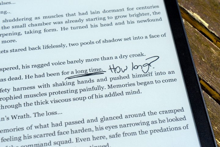Annotating e-books with the Kobo Elipsa 2E.