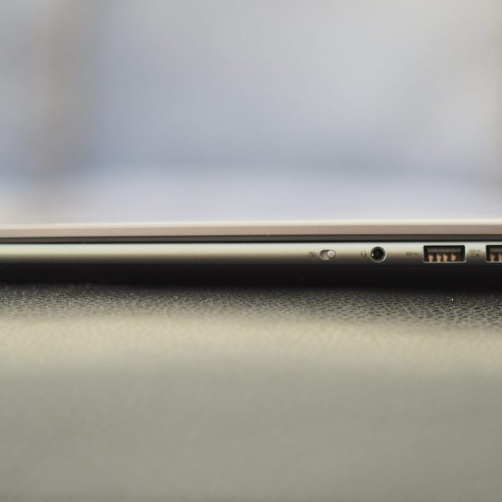 Lenovo Slim Pro 9i 14 right side view showing ports.