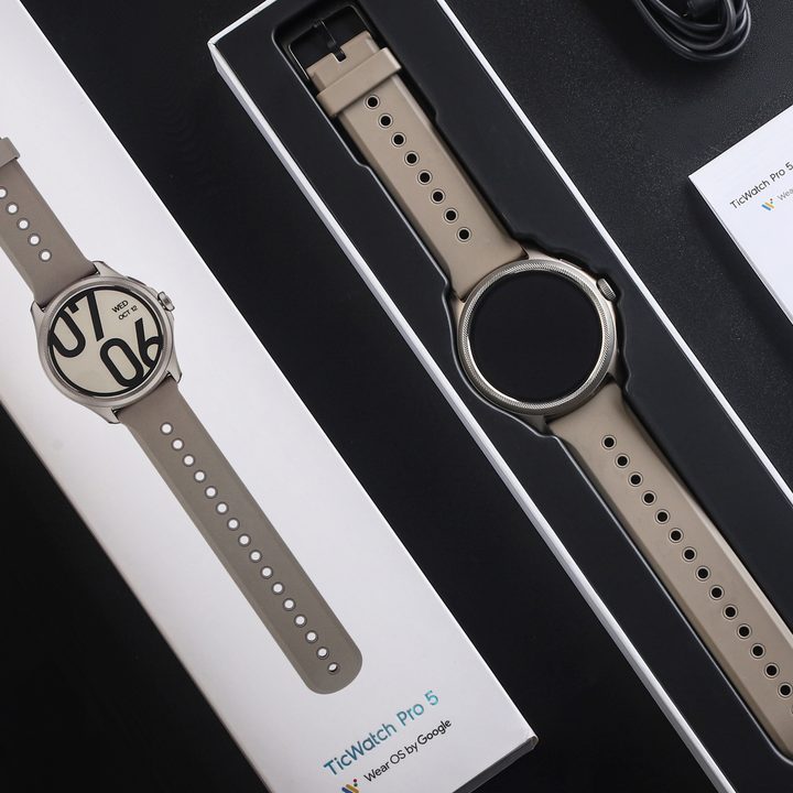 Mobvoi TicWatch Pro 5 retail package.