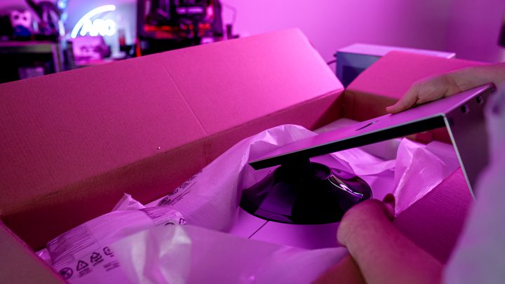Stand going into the Samsung Odyssey OLED G8.