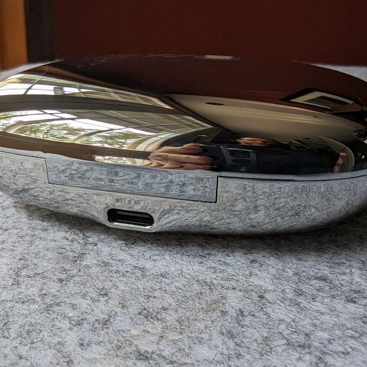 Oladance OWS Pro charging case, rear view.