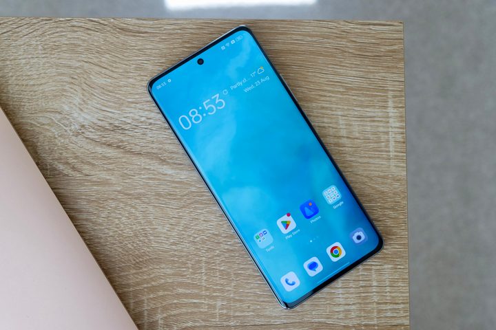 The Oppo Reno10's screen.