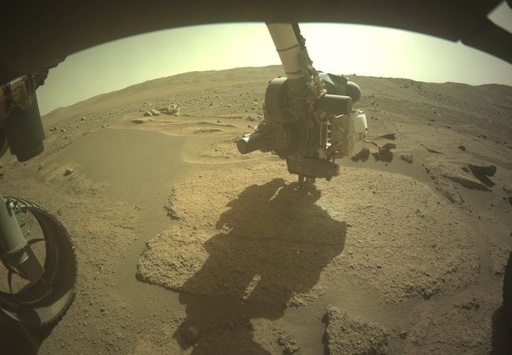 The martian surface photographed by the Perseverance rover.