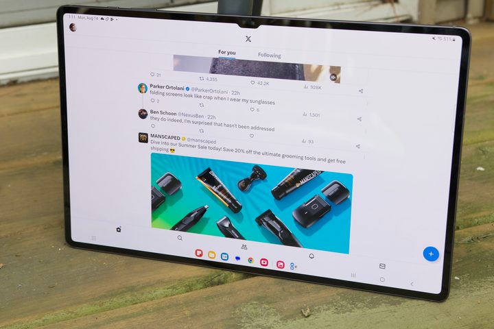 Twitter app running on the Samsung Galaxy Tab S9 Ultra.