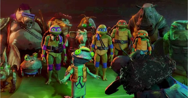 Mondo Gecko speaks to Supafly in TMNT: Mutant Mayhem.