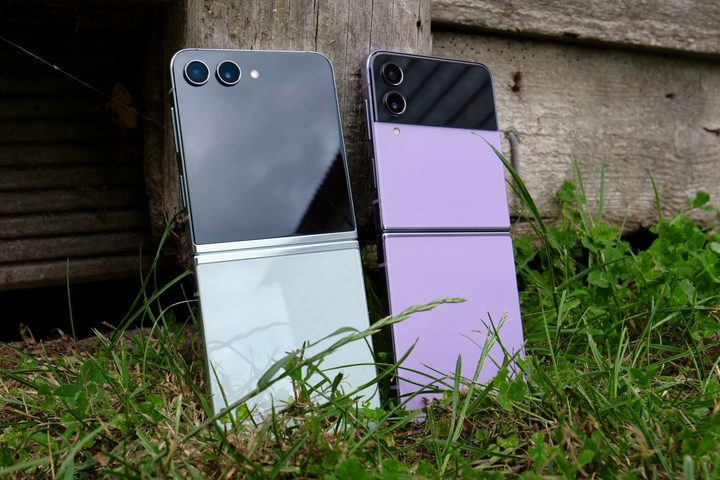 The back of the Samsung Galaxy Z Flip 5 and Galaxy Z Flip 4.