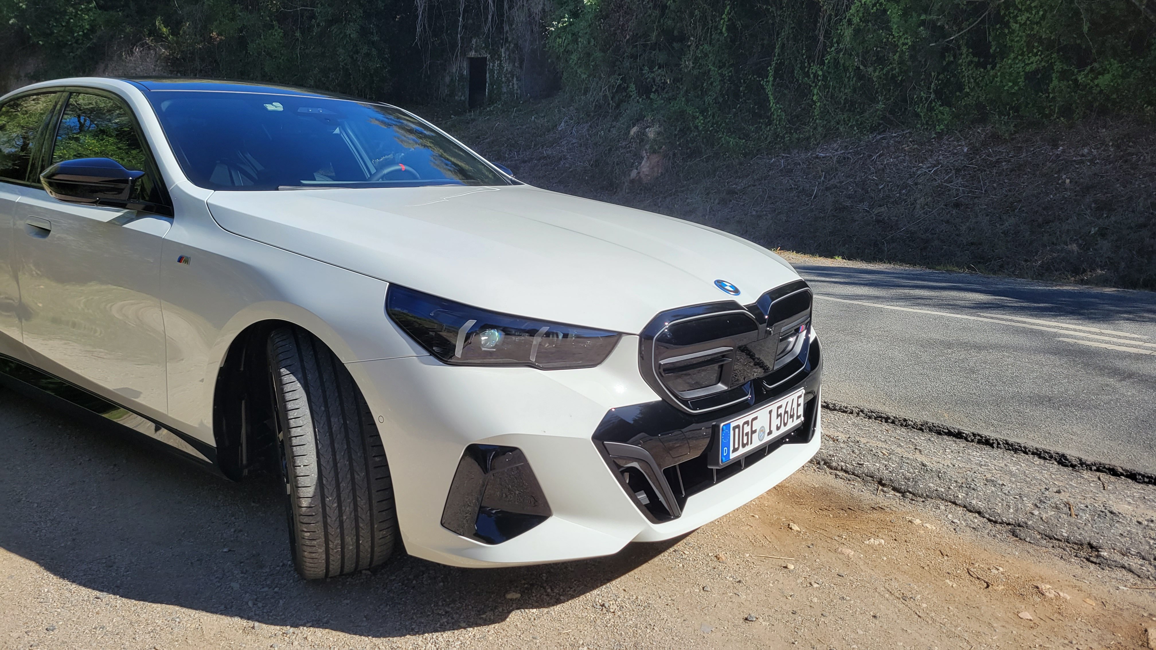 BMW i5 M60 xDrive front and side