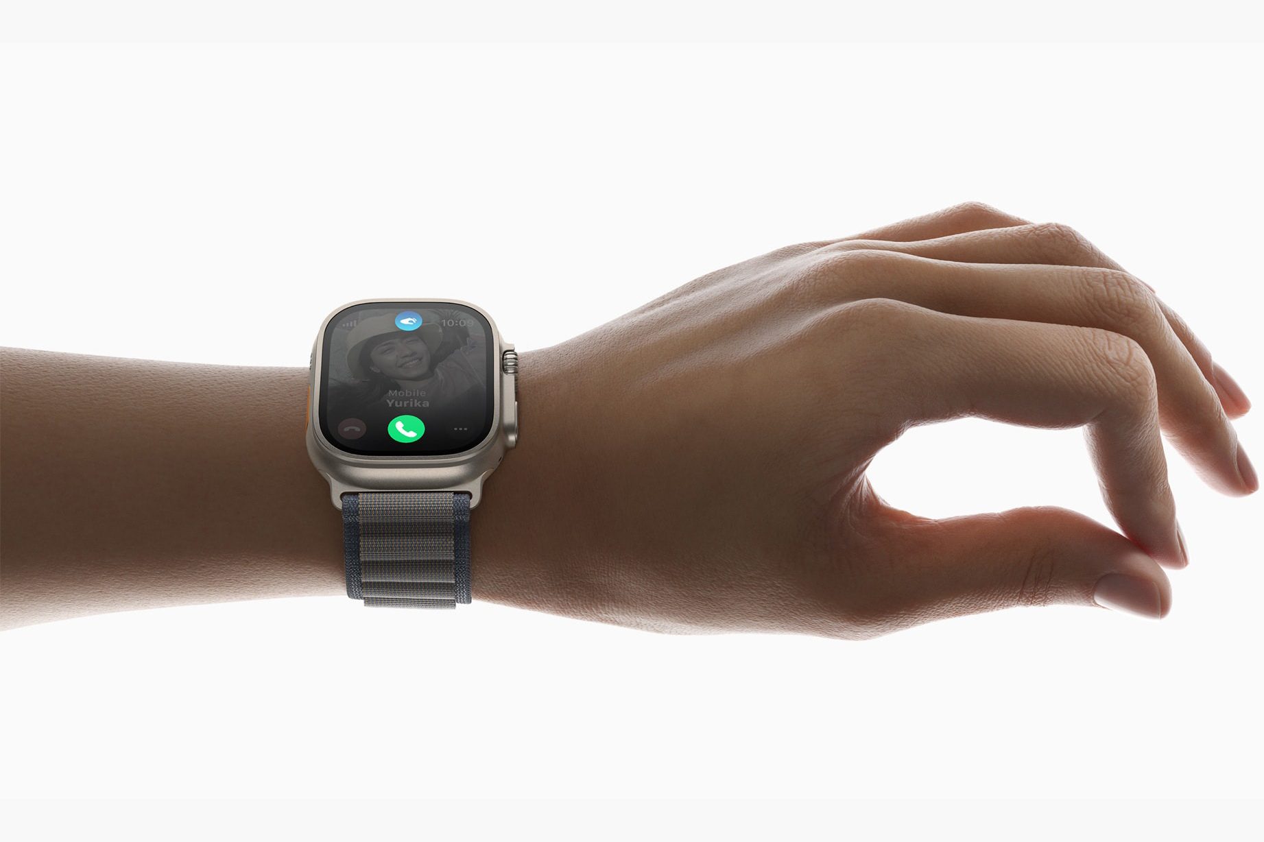 Apple Watch Ultra 2 double tap gesture.