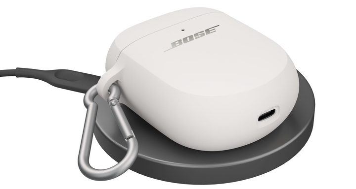 Bose Wireless Charging Case Cover in white for QuietComfort Ultra Earbuds and QuietComfort Earbuds II.