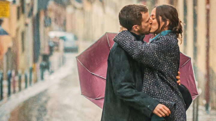 Álvaro Cervantes and Silvia Alonso in Love At First Kiss.