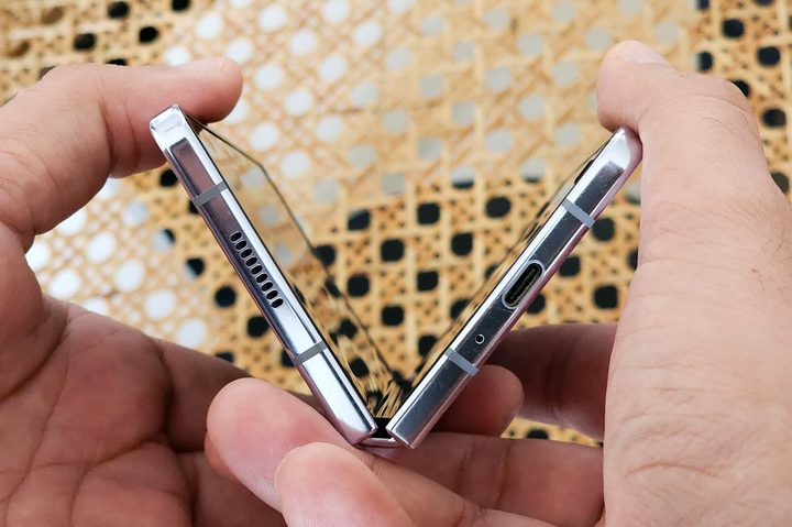 Samsung Galaxy Z Fold 5 Flex hinge improvements.