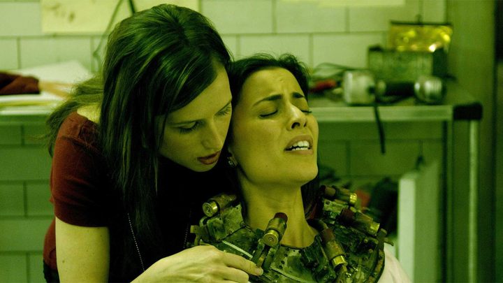 Shawnee Smith and Bahar Soomekh in Saw III.
