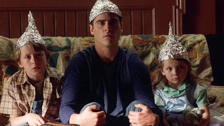 Rory Culkin, Joaquin Phoenix, and Abigail Breslin in Signs.