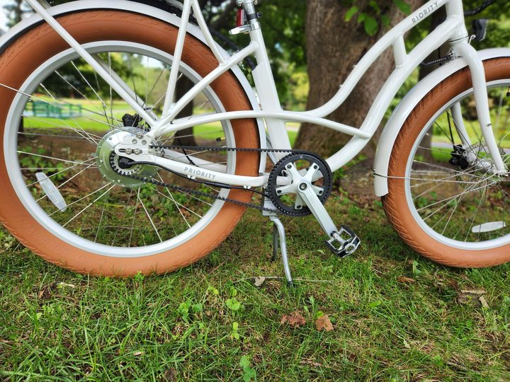 The Priority E-Coast's step-through frame does not compromise on sturdiness.