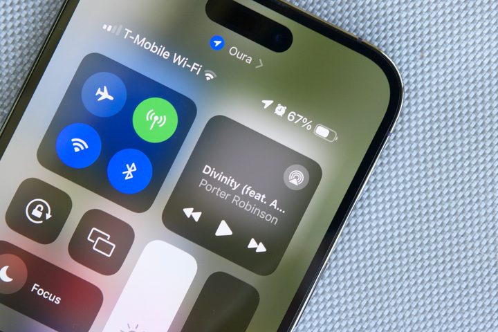 Close-up view of remaining battery life on an iPhone 14 Pro Max.