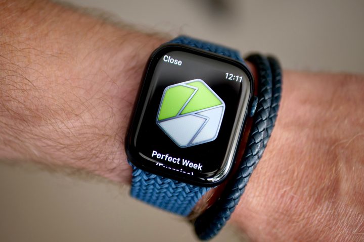 The Apple Watch Series 8 showing a Perfect award for exercise.