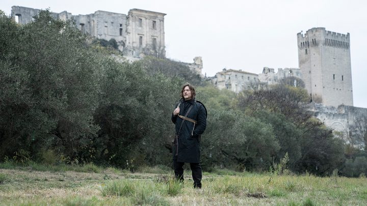 Daryl standing in the middle of a field in a scene from The Walking Dead: Daryl Dixon.