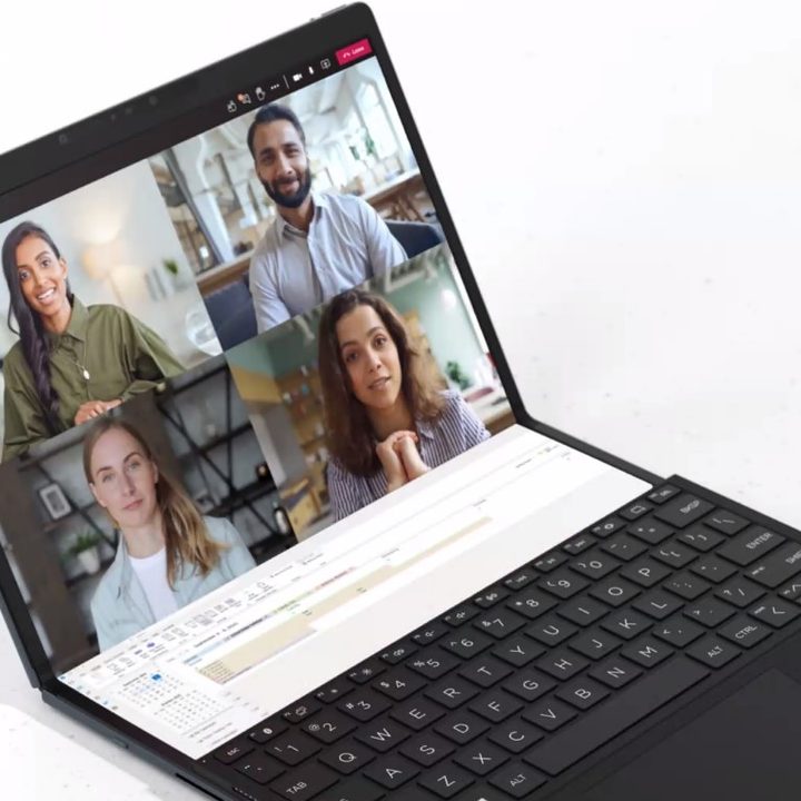 Keyboard slightly attached on the HP Spectre Fold.