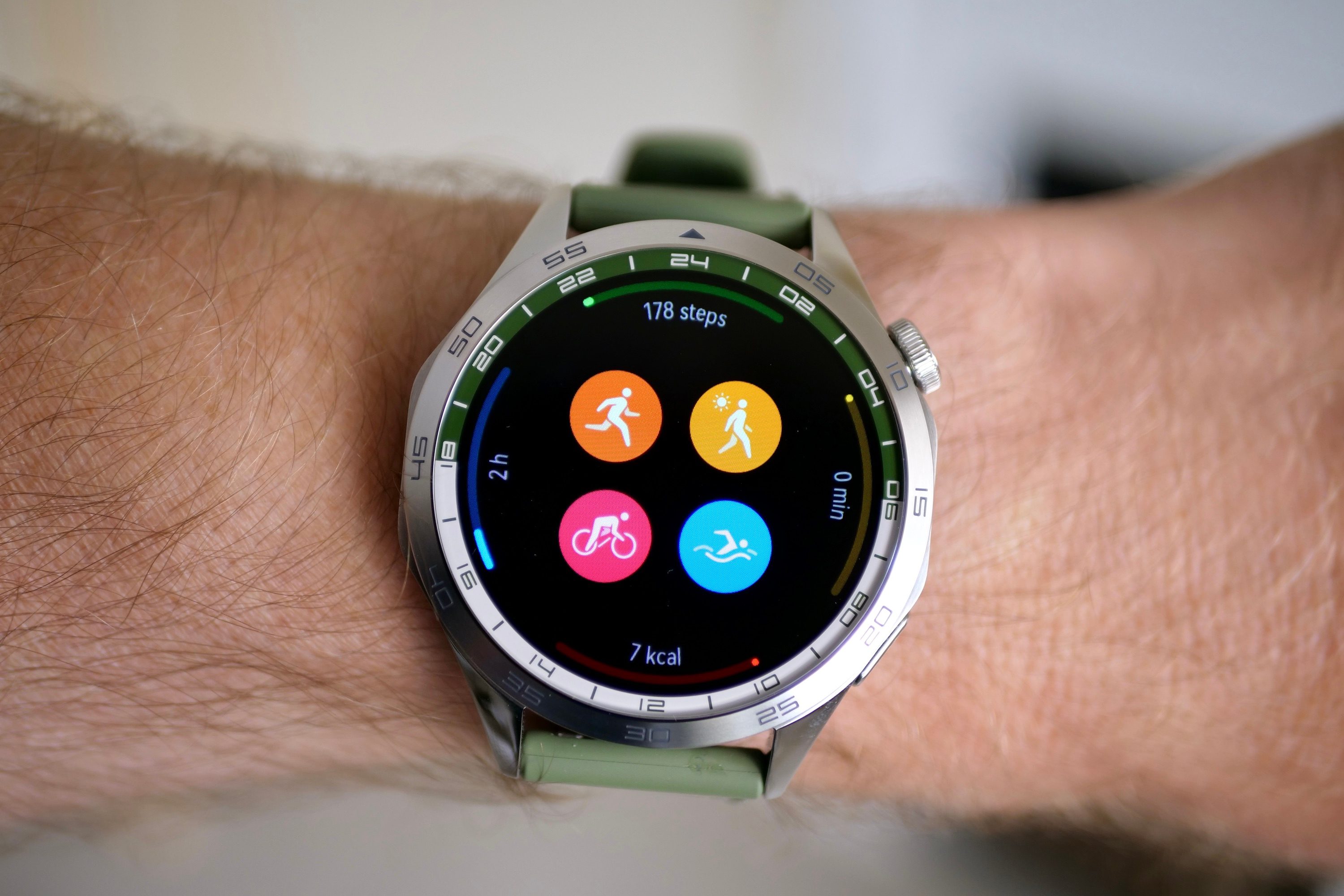 Daily move goals on the Huawei Watch GT 4.