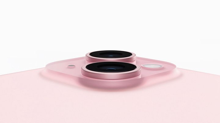 iPhone 15 in pink