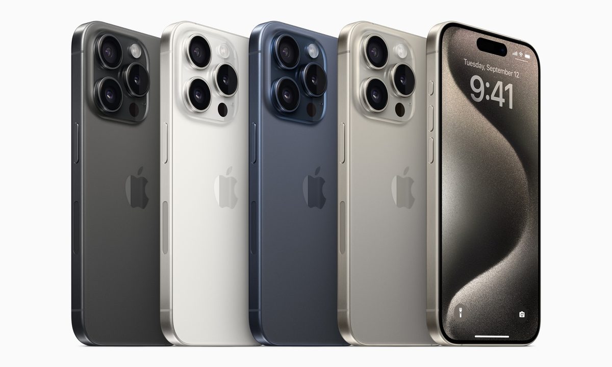 Color options for the iPhone 15 Pro pair.