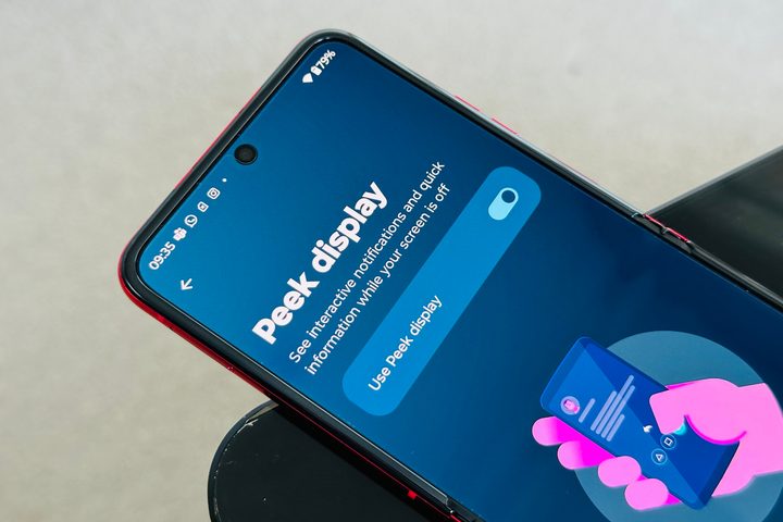 Motorola's Peek Display feature active on a Razr Plus.