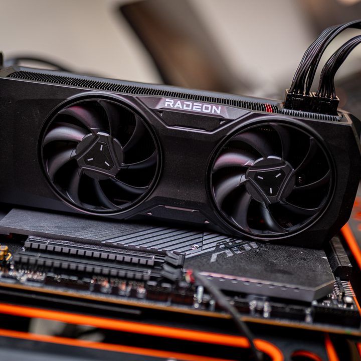 AMD's RX 7700 XT in a test bench.