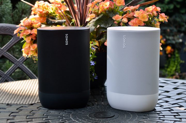 Sonos Move in black and Move 2 in white.